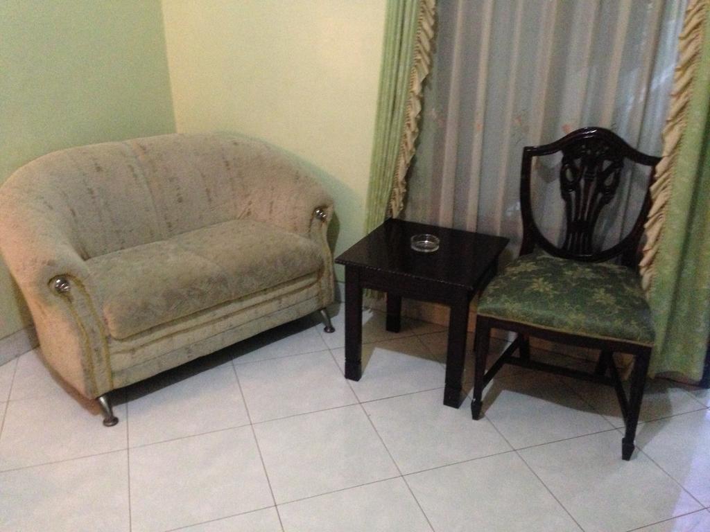 Global Inn Keluarga Sedati Bilik gambar